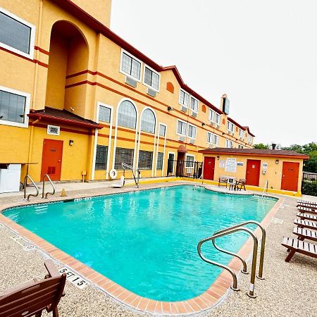 Quality Suites San Antonio Exterior photo