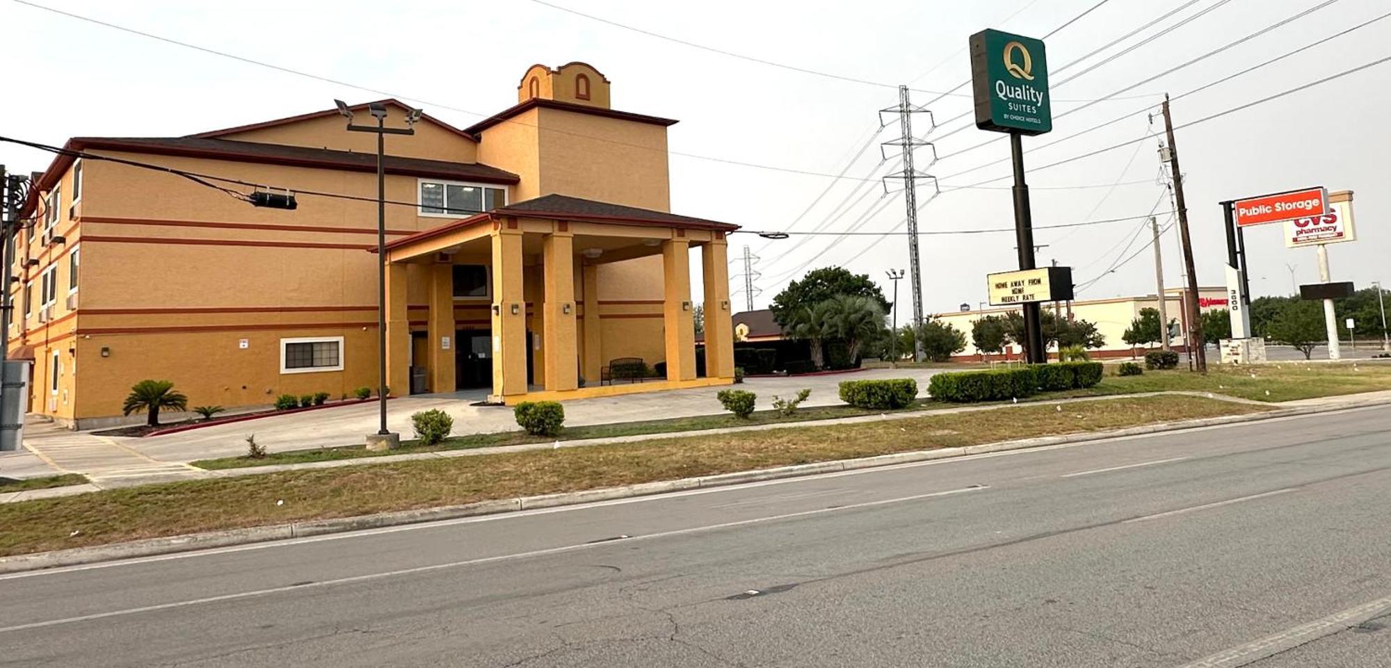 Quality Suites San Antonio Exterior photo