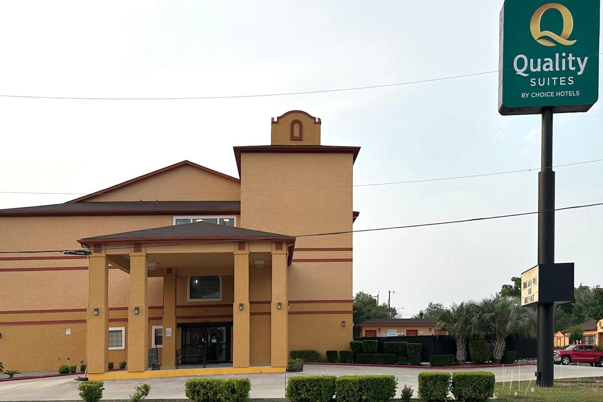 Quality Suites San Antonio Exterior photo