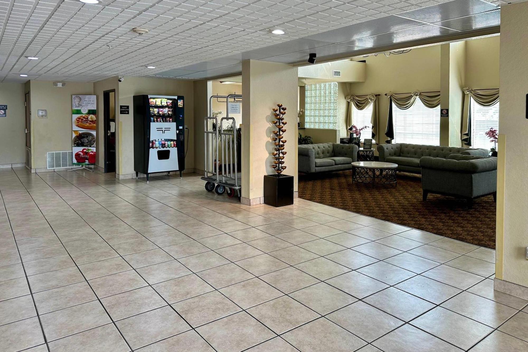 Quality Suites San Antonio Exterior photo