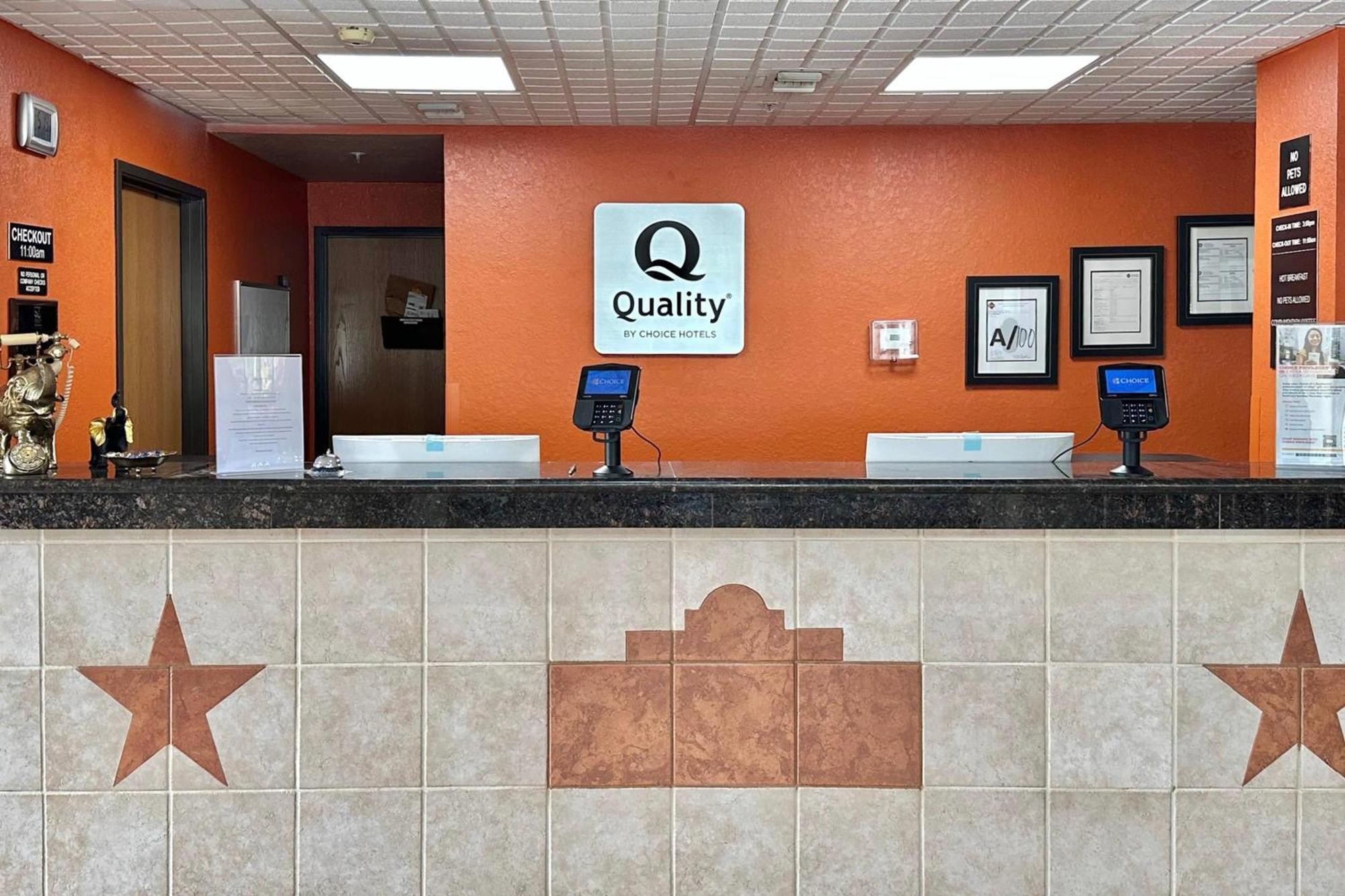 Quality Suites San Antonio Exterior photo