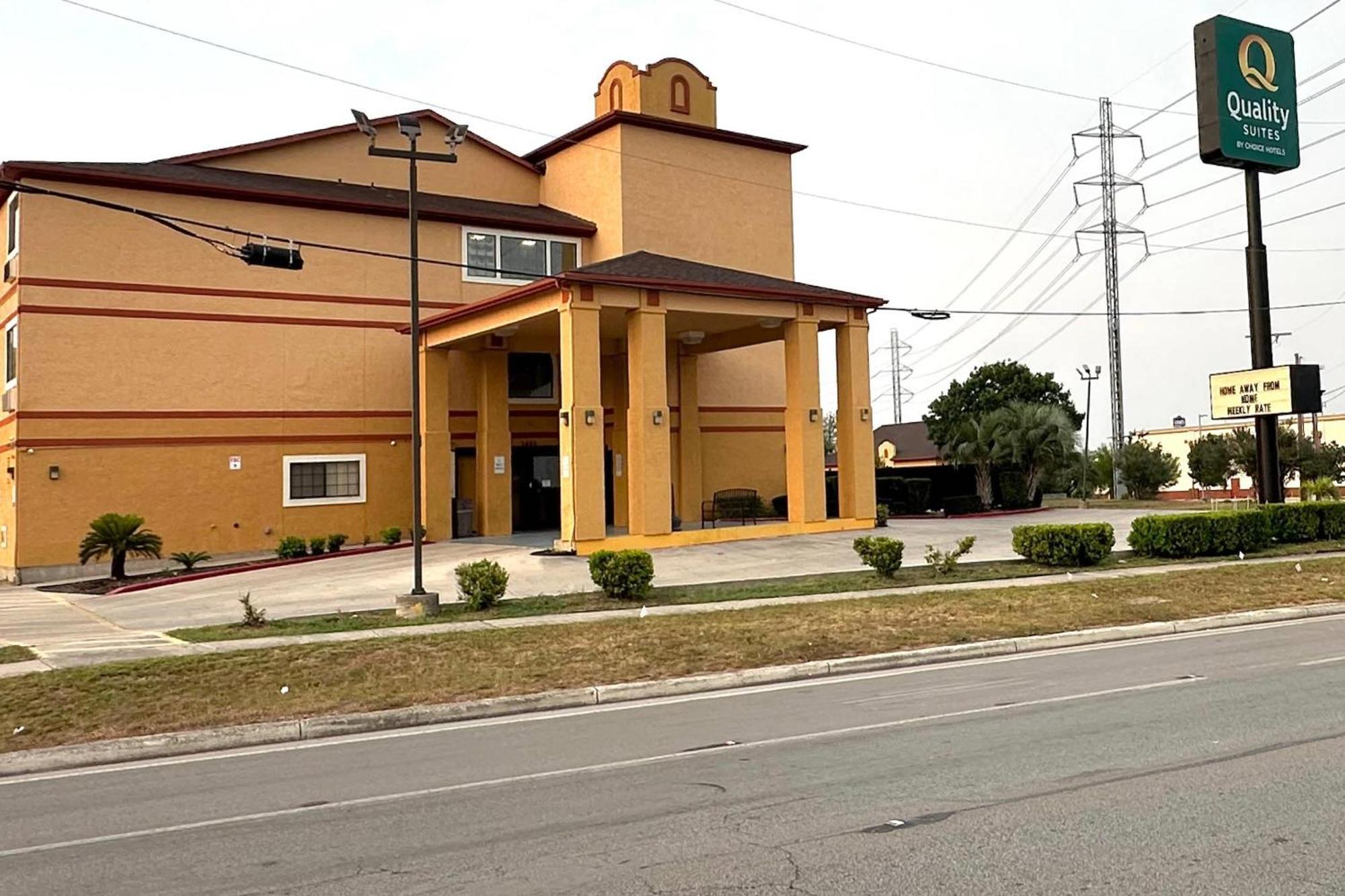 Quality Suites San Antonio Exterior photo